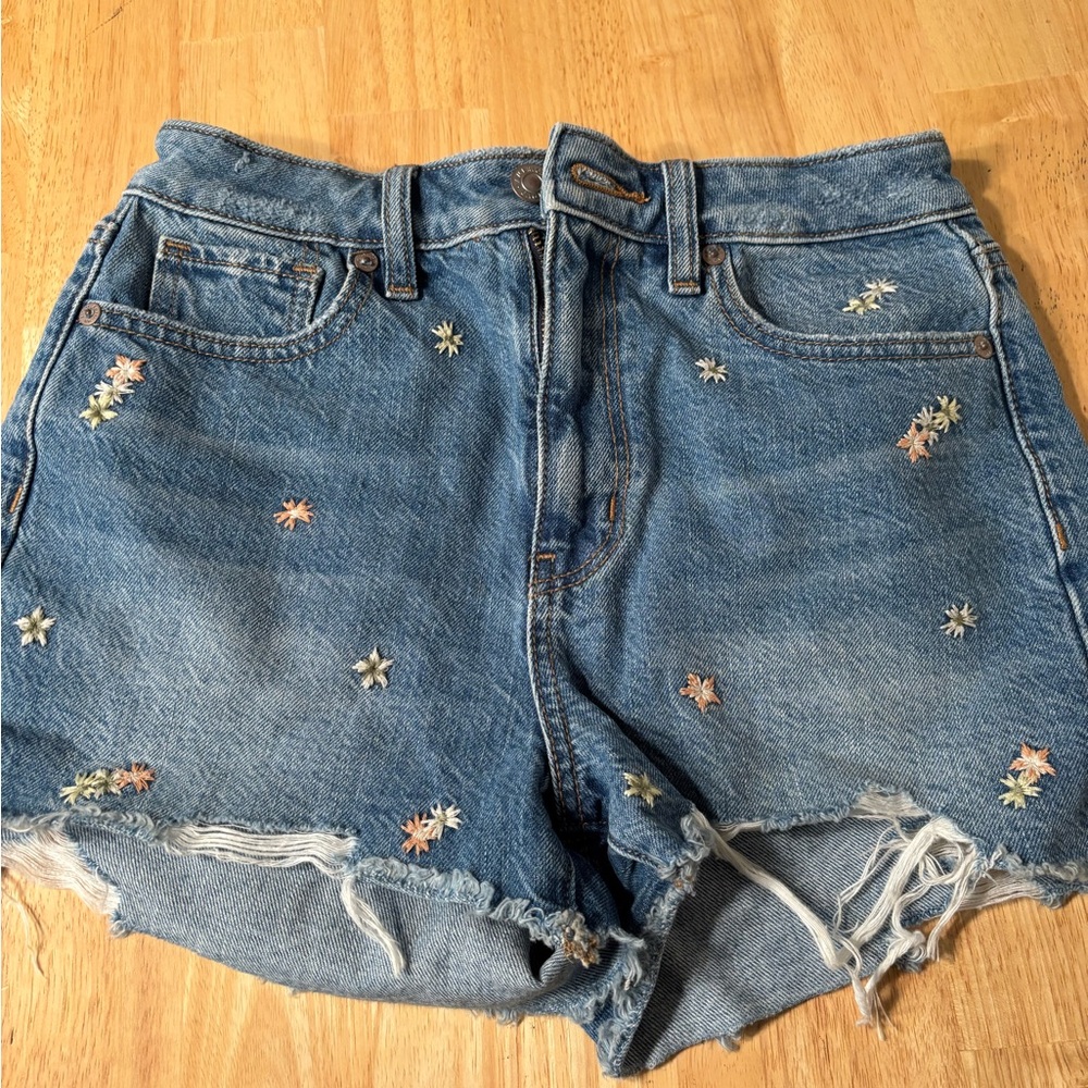 American Eagle Outfitters Blue Jean Shorts with Floral Embroidery Size 00